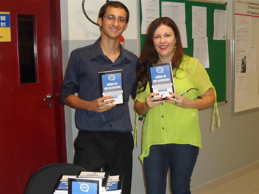 Público presente na noite de autógrafos