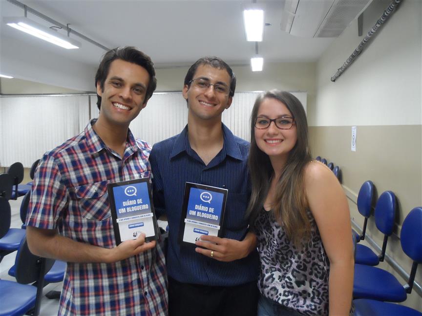 Público presente na noite de autógrafos